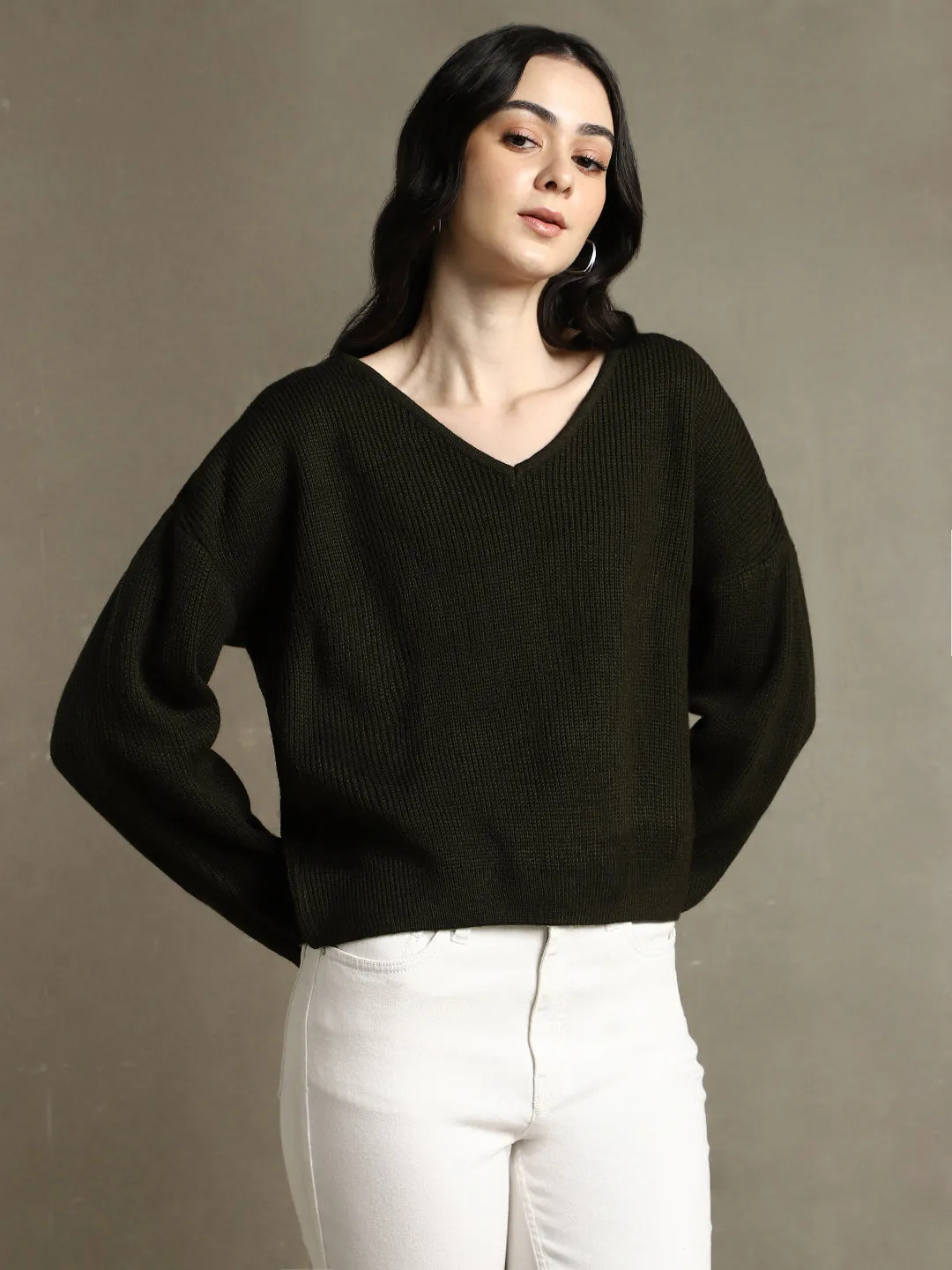 DL Woman Olive Solid V- Neck Sweater