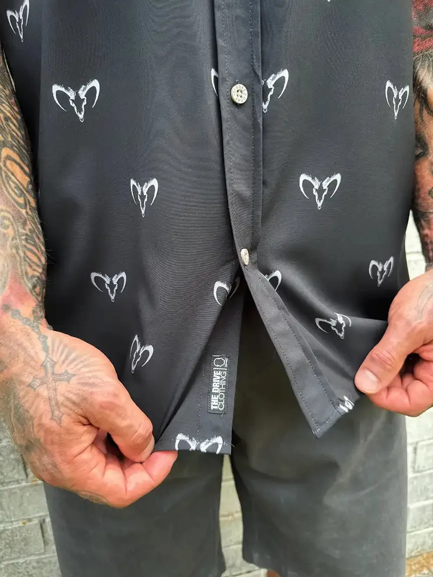 ESSENTIAL G.O.A.T. BUTTON UP